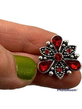 Ginger Snap #208 - “Red Pinwheel Flower” For 18mm Snap Jewelry!